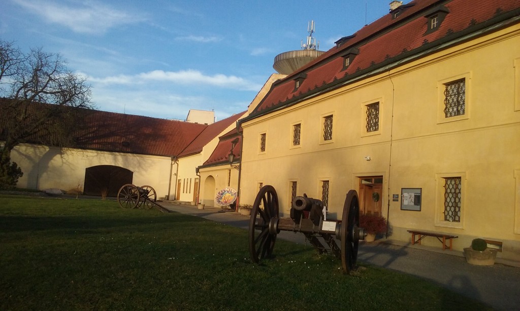 Nádvoří Roztockého zámku