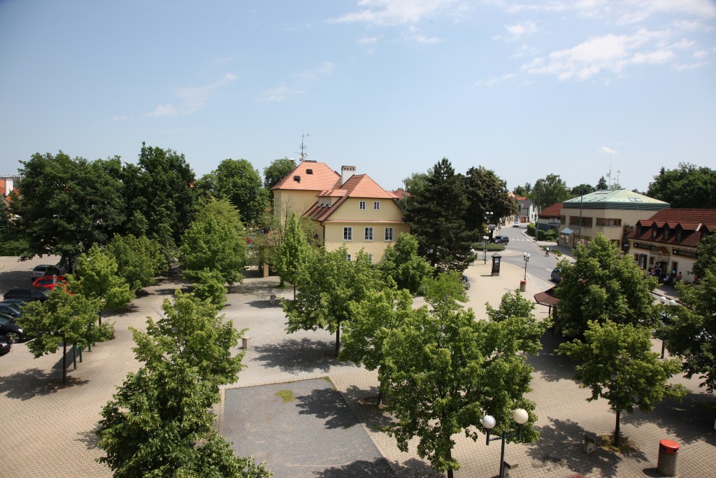 Náměstí v Průhonicích