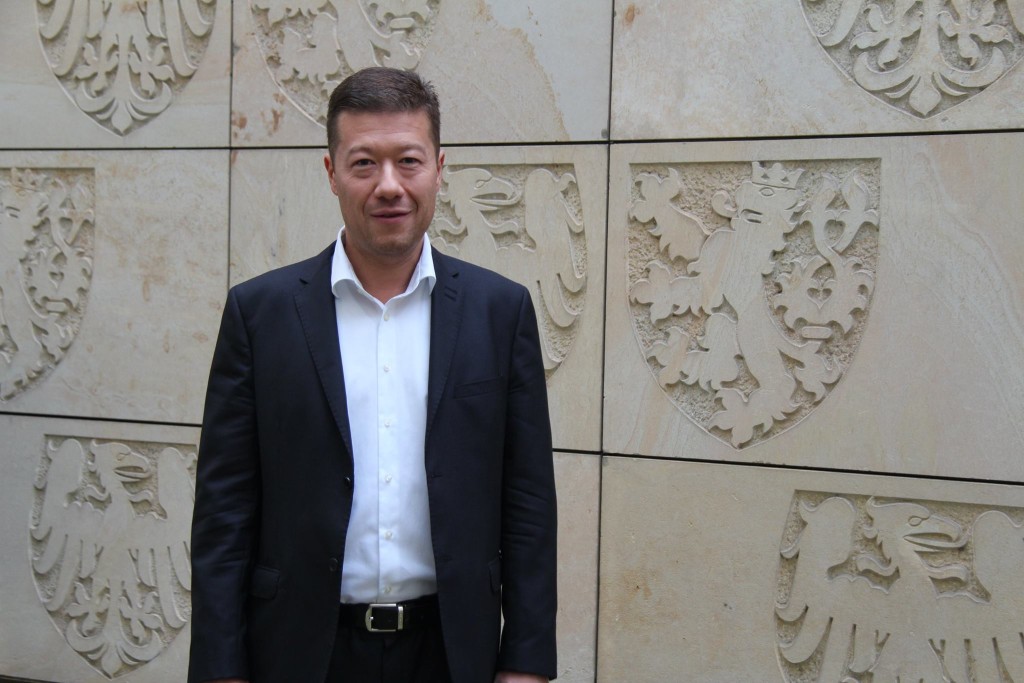 Předseda SPD Okamura si postavil na pražském Břevnově unikátní domov