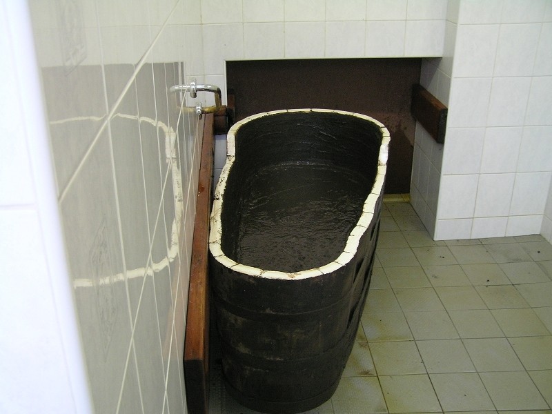 Modřínová vana se slatinovou lázní