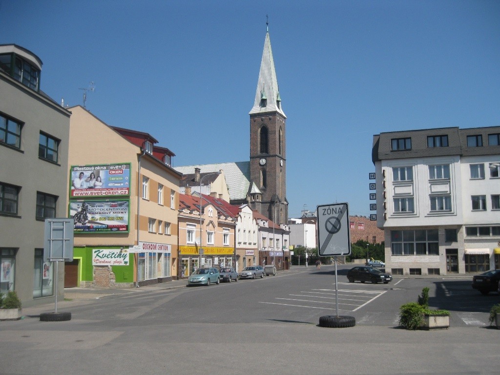 Palackého náměstí v roce 2010 připomínalo spíše šedou pláň než prostor reprezentující město