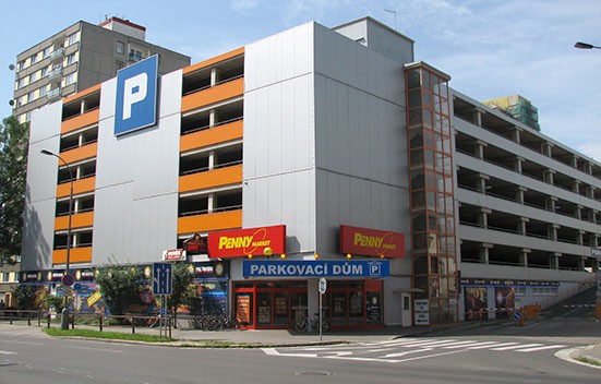 Vizualizace parkovacího domu zatím není k dispozici. Takto vypadá jeden čtyřpatrový v Pardubicích