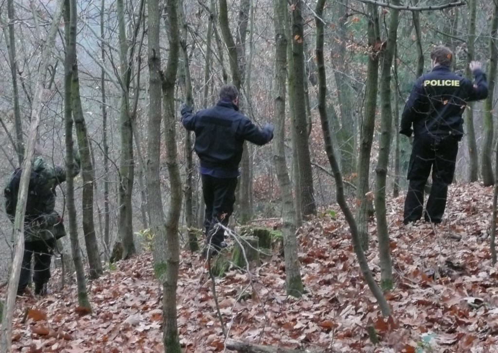 Policisté prohledávají Břežanské údolí