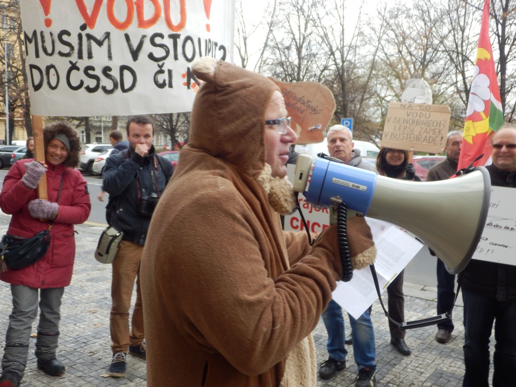 Toto není medvěd, ale Petr Halada, starosta Kamýku nad Vltavou a krajský předseda Sdružení místních samospráv.