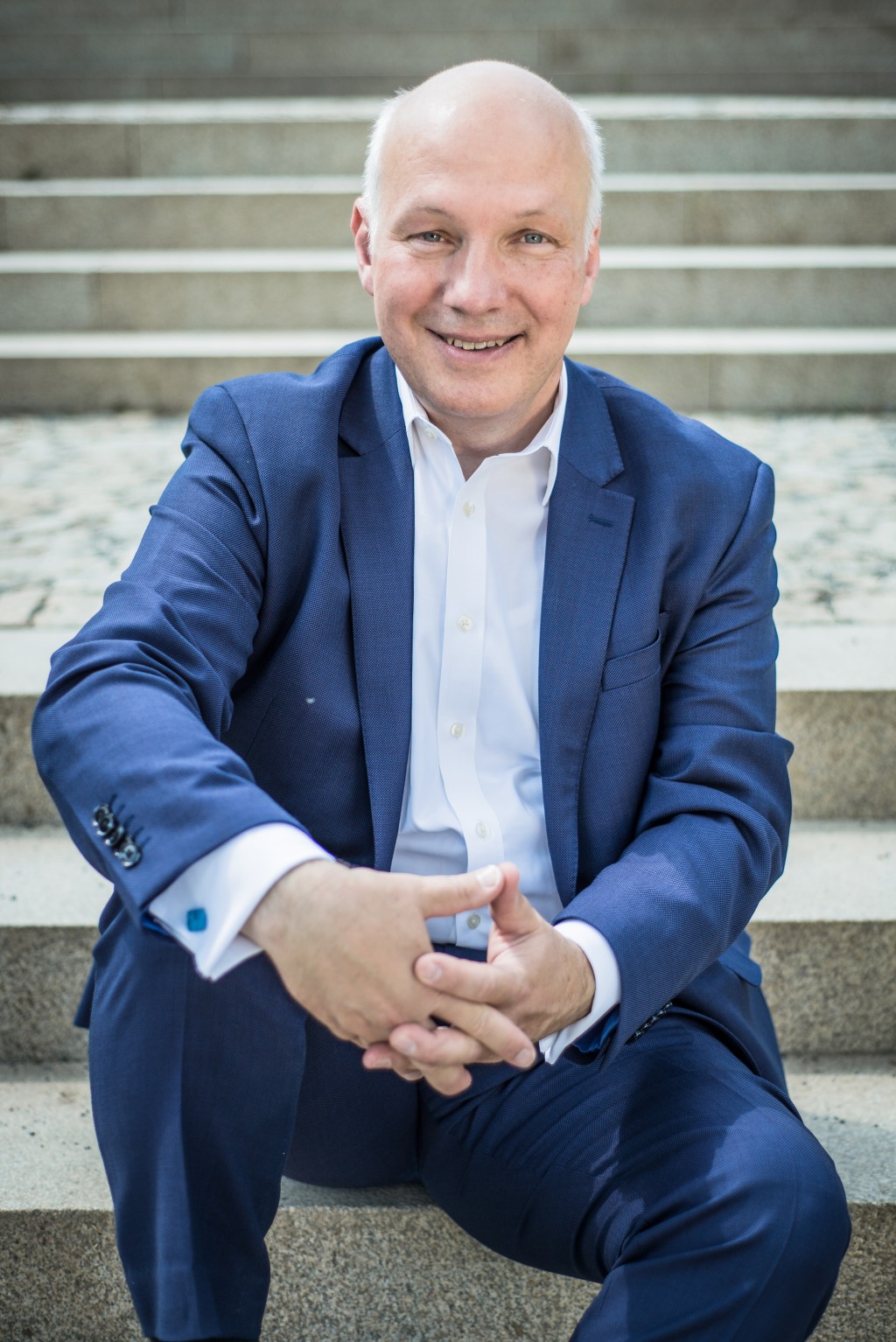 Aktuálně kandiduje do senátu za Prahu 12
