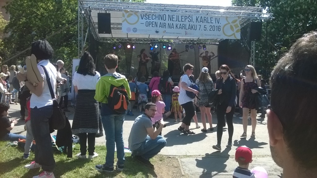 Lidské stádo na bývalém Dobytčím trhu