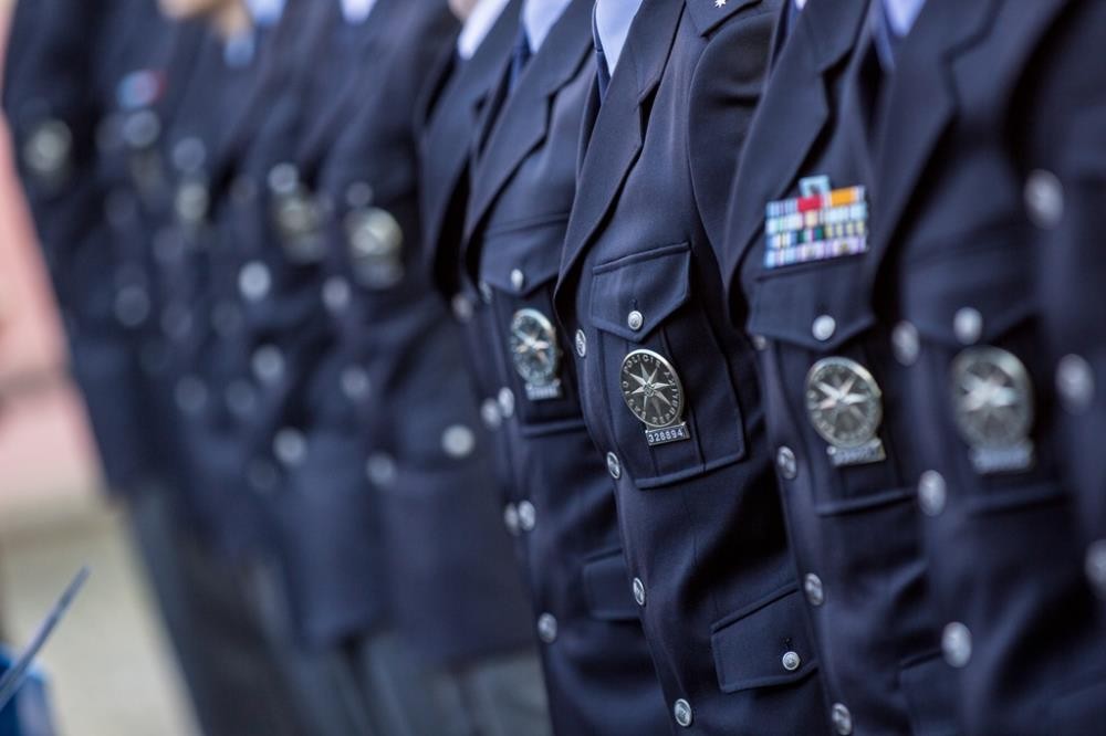 Nemáte práce? Zkuste to u policie