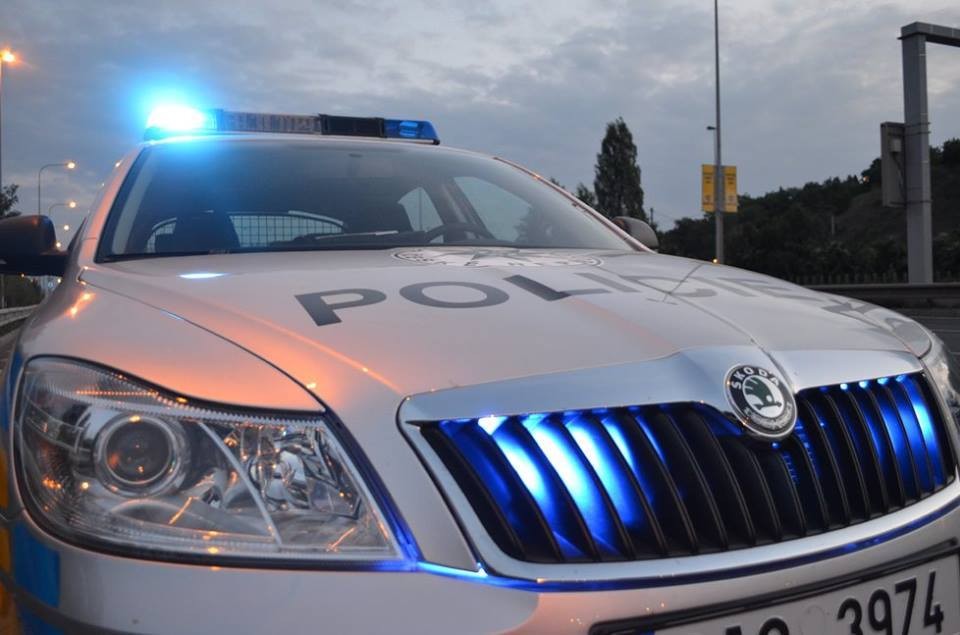 Pacientovi se podařilo sebrat zbraň jednomu z policistů!
