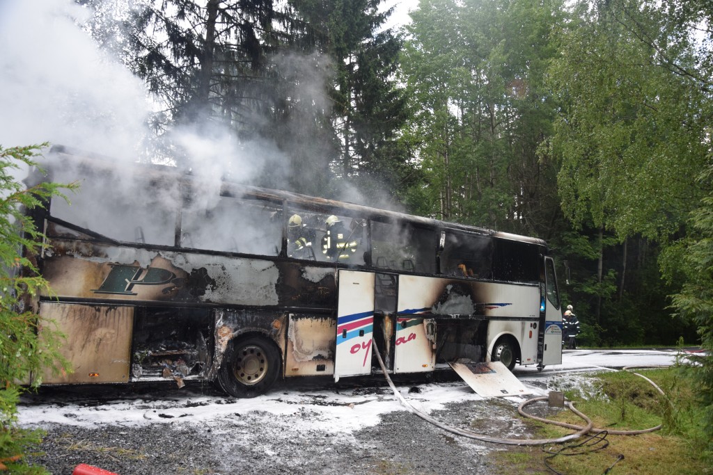 Z autobusu nezůstalo skoro nic