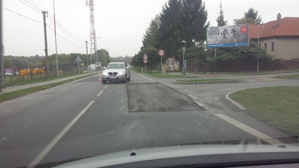 Díra jako vrata a značení nikde