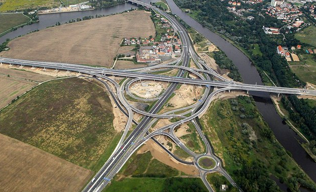 Pražský okruh včera pozdě večer nebyl lehce průjezdný