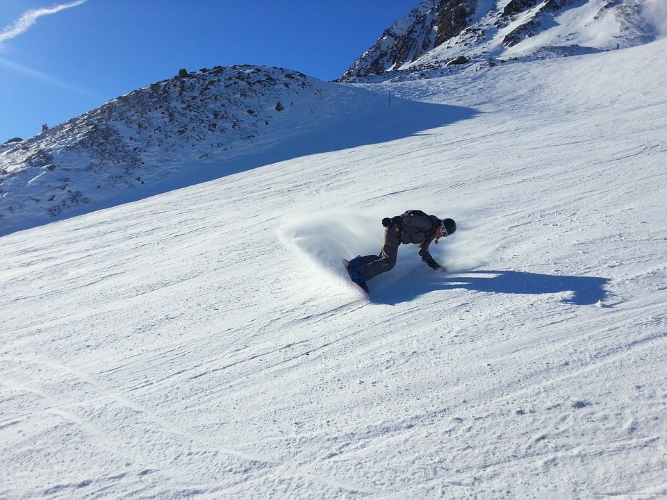Rychlost osvojení techniky jízdy na snowboardu také velmi ovlivňuje druh sněhu