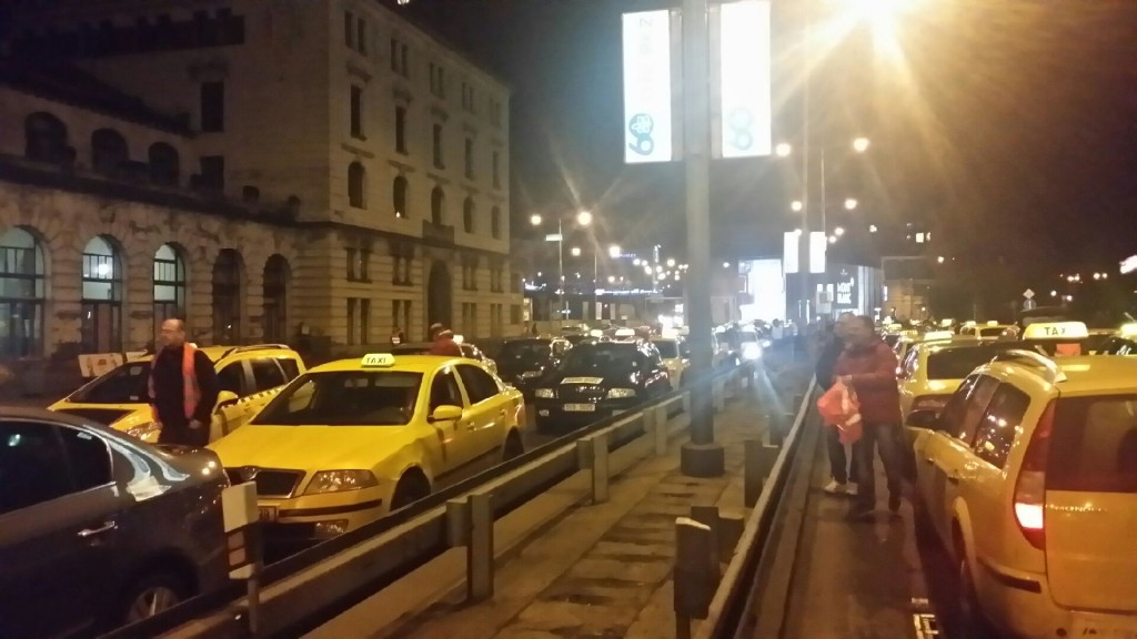 Právě blokují Wilsonovu ulici u hlavního nádraží