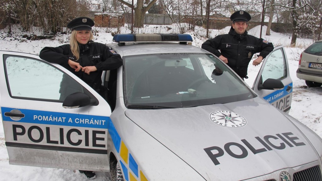 Dva odvážní policisté, kteří zachránili muže