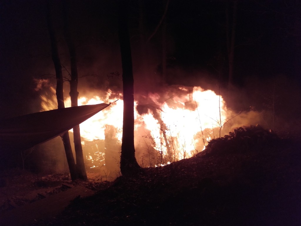 Chata v plamenech. Hasiči nemohli nic zachránit
