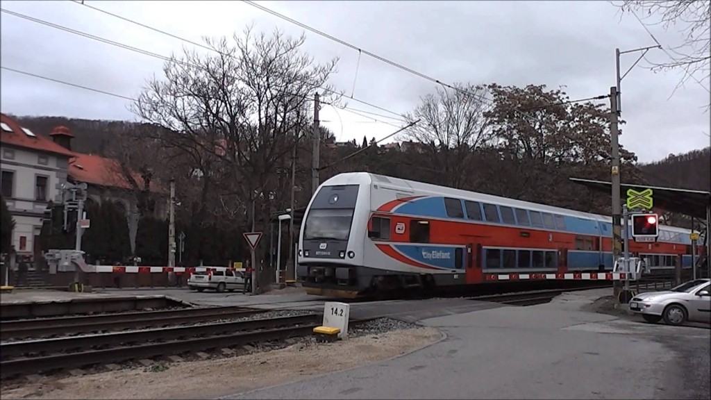 Místo autobusů pojede více lidí do Mělníka vlakem