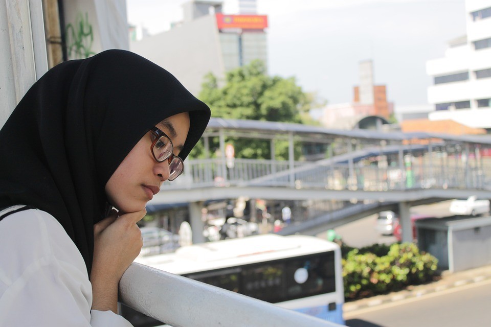 Žena zaútočil na muslimku, která se jen chtěla vykoupat
