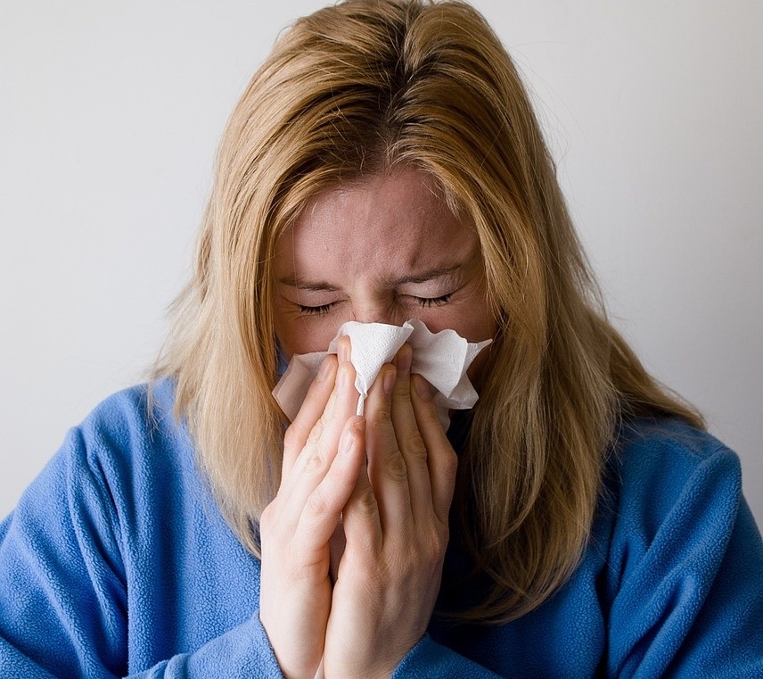 Ve Středočeském kraji evidují hygienici několik závažných případů chřipky. Jeden pacient onemocnění podlehl. Příbramská nemocnice omezila návštěvy