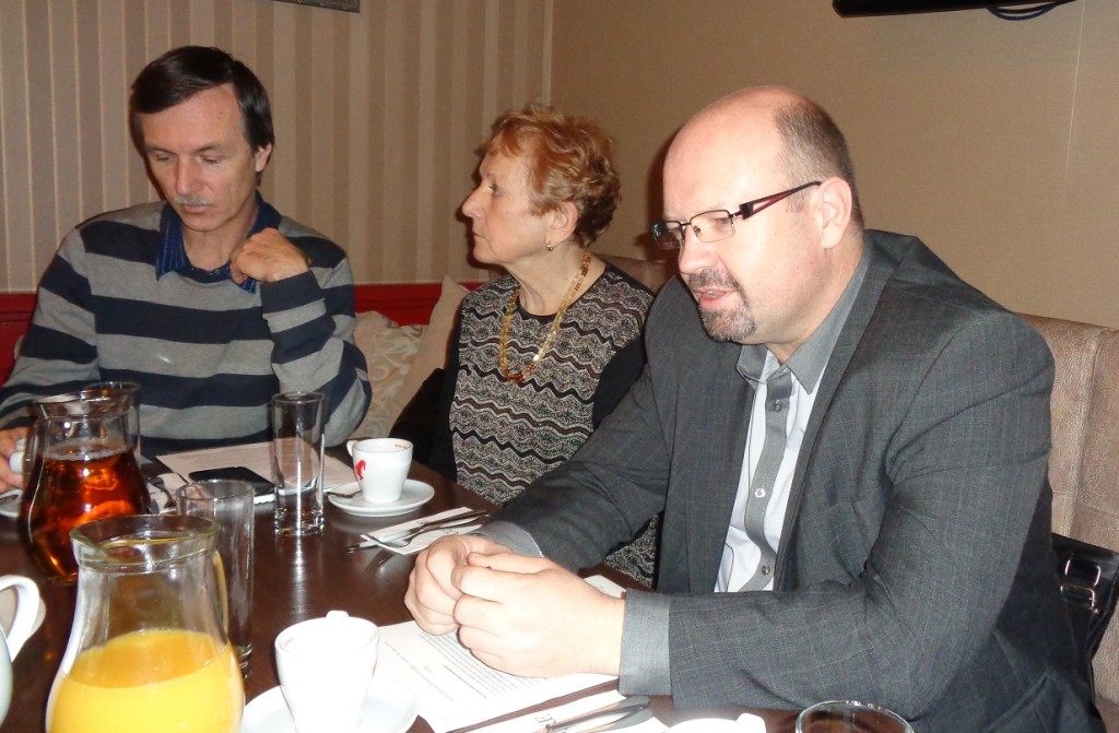 Zprava: Předseda ČZS Stanislav Kozlík,  tajemnice Ústředí ČZS Marta Pawlicová a šéfredaktor časopisu Zahrádkář Jan Stanzel
