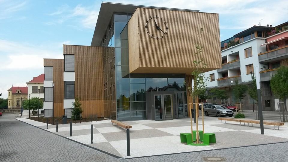 Vstup do školy ZŠ Dobřichovice