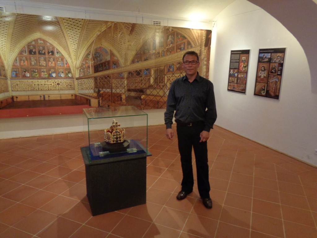 Archeolog Jan Vizner u císařské koruny