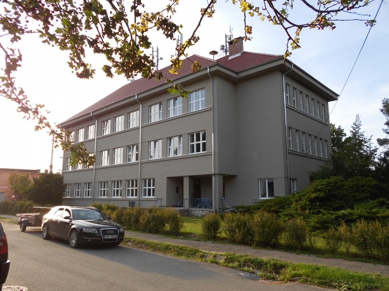 Budova bývalé měšťanské školy architekta Milana Babušky z roku 1935
