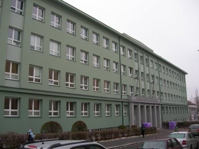 Trénovalo se, jak čelit nebezpečím vně budovy