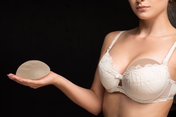 Silikonové implantáty jsou velmi oblíbené. Proč tomu tak je? Mrkněte do naší fotogalerie