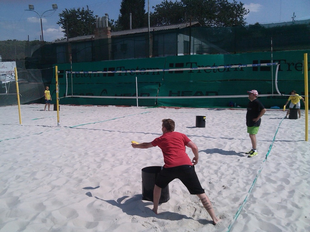 Výhodou tohoto sportu je, že se dá hrát prakticky kdekoliv