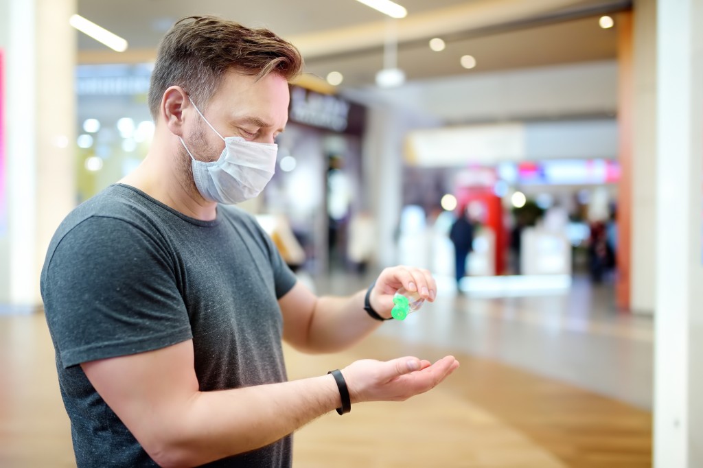 Návrat povinných opatření se zatím nechystá