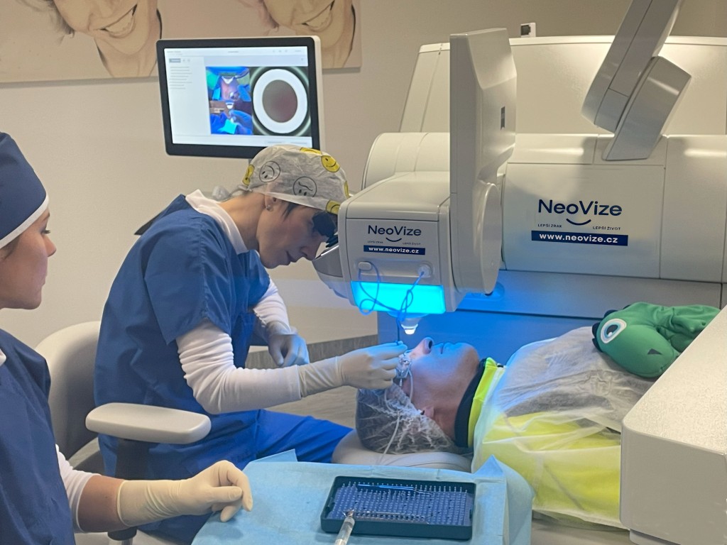 Doživotní záruka na případnou laserovou dokorekci zdarma je garantována v rámci unikátního balíčku péče NeoSMILE PRO®