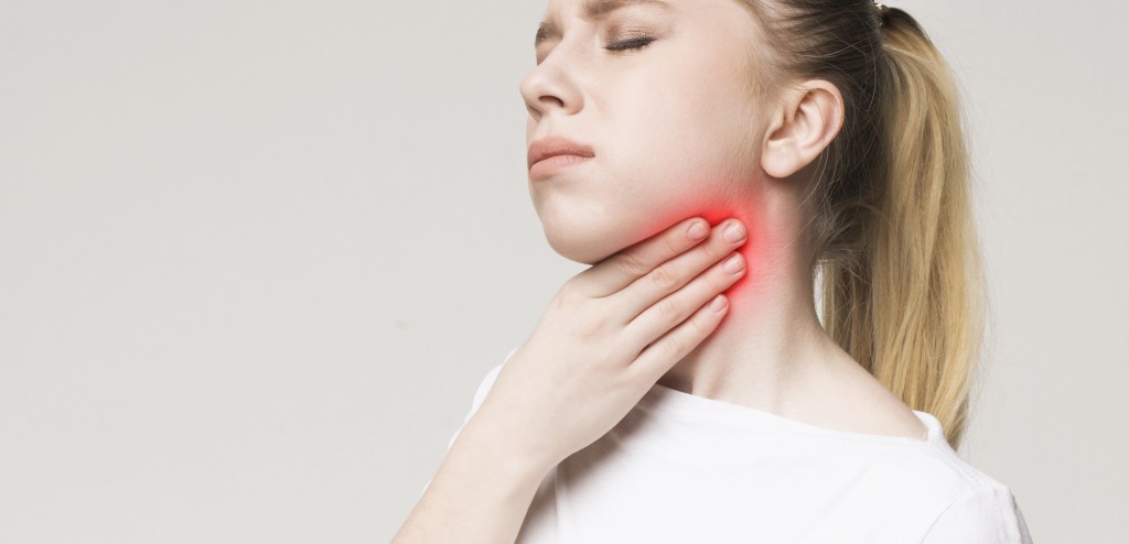 Hnisavá angína se říká angíně streptokokové, tedy bakteriální. Herpetická angína je zase angína způsobená viry herpes simplex