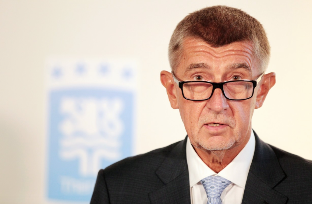 Který z obyvatel České republiky má alespoň desetinu toho, co jejich premiér?