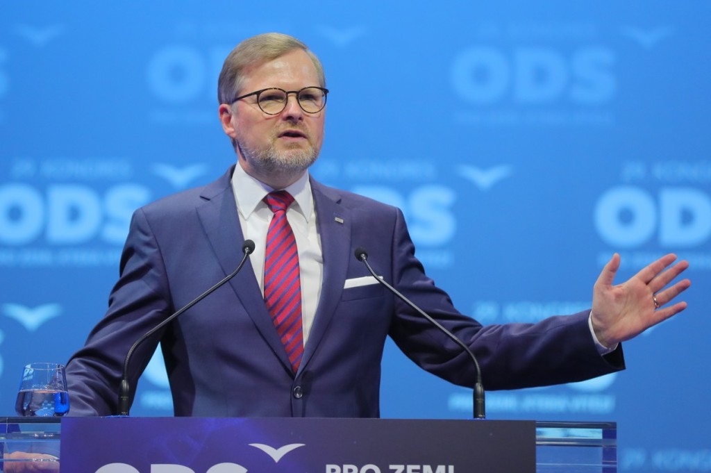 Preference Petra Fialy, respektive ODS podle průzkumu Kantar z konce září 2021 rostou a dotahují koalici SPOLU na ANO