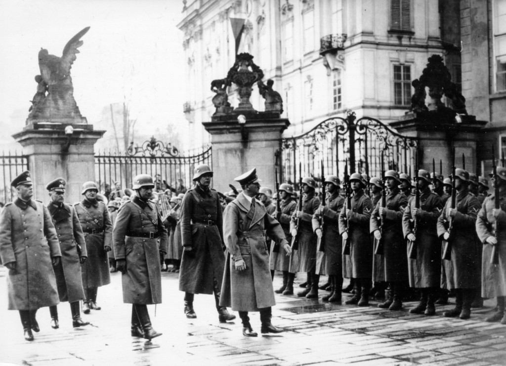 Vůdce měl s Prahou velké plány, například v blízkém okolí náměstí Republiky se měla vybudovat zcela nová třída Adolfa Hitlera
