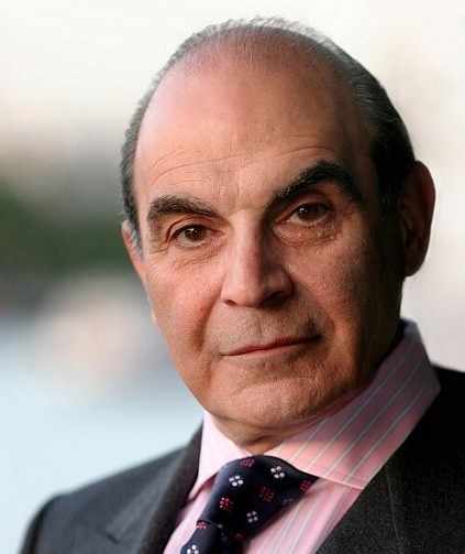 V seriálu o belgickém detektivovi bravurně ztvárnil hlavní roli David Suchet