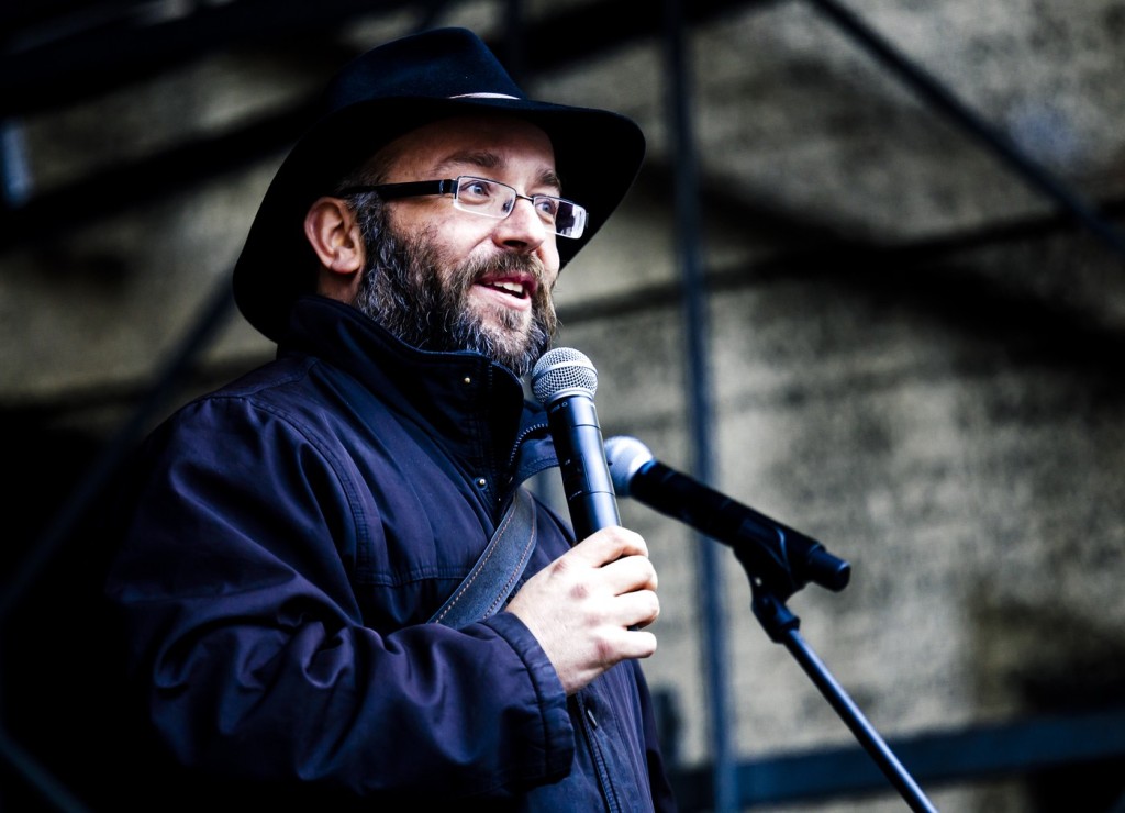 Sterzik se účastnil i protivládních demonstrací, kde hlásal bludy