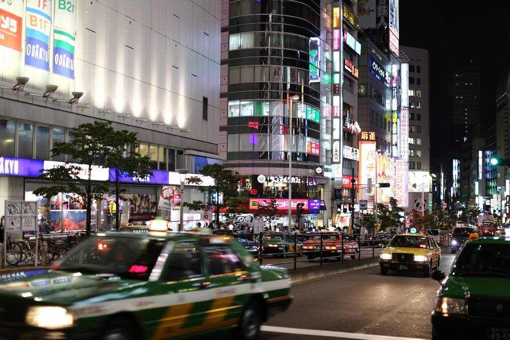 Japonsko je po Británii teprve druhým vyspělým státem, který oznámil zásadní krok o omezení aut