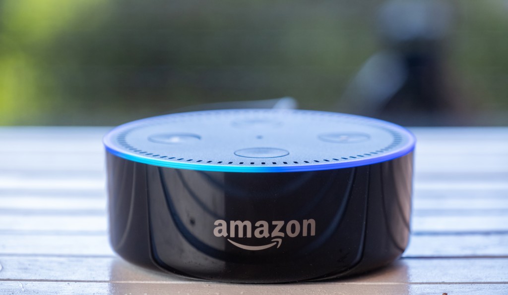 Virtuální AI asistentka Alexa od Amazonu zřejmě nebude tak nestranná