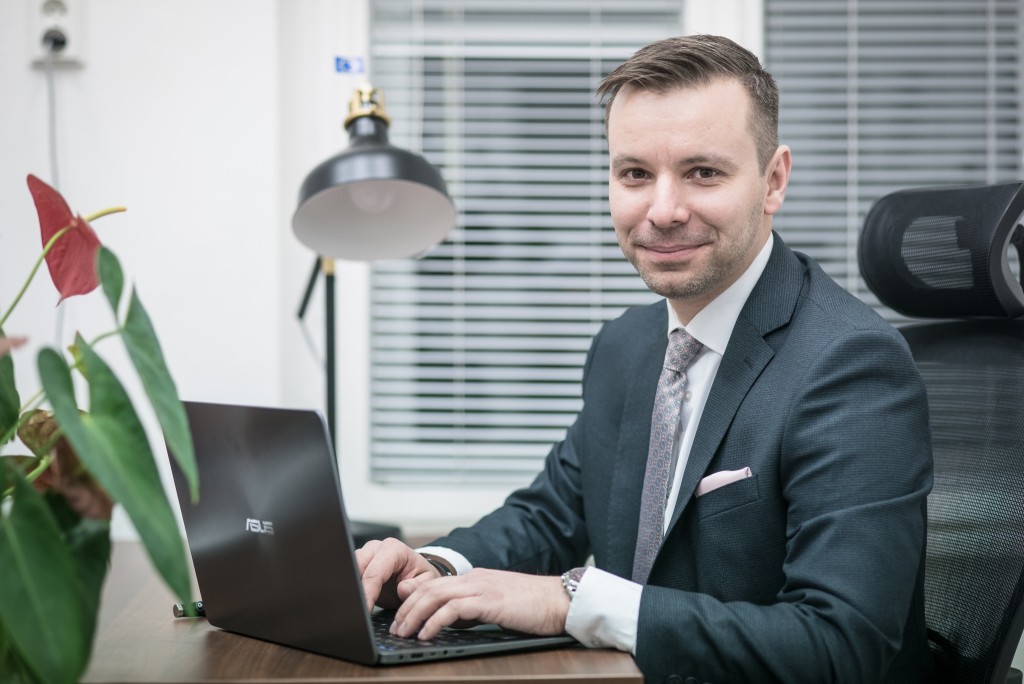 Kolaja v EP působí kromě předsednictva také ve výboru pro vnitřní trh a ochranu spotřebitelů, ve výboru pro kulturu a vzdělávání a ve zvláštním výboru pro umělou inteligenci v digitálním věku