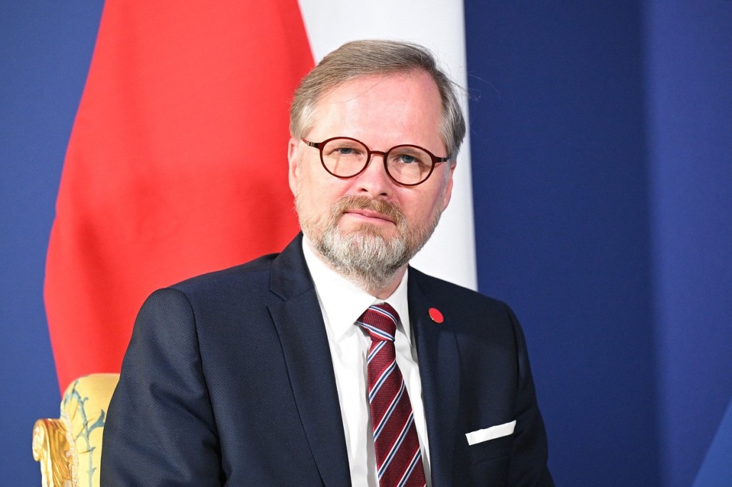 Premiér Petr Fiala vypadá mnohdy celkem unaveně. Co vše obnáší práce vrcholného politika? 