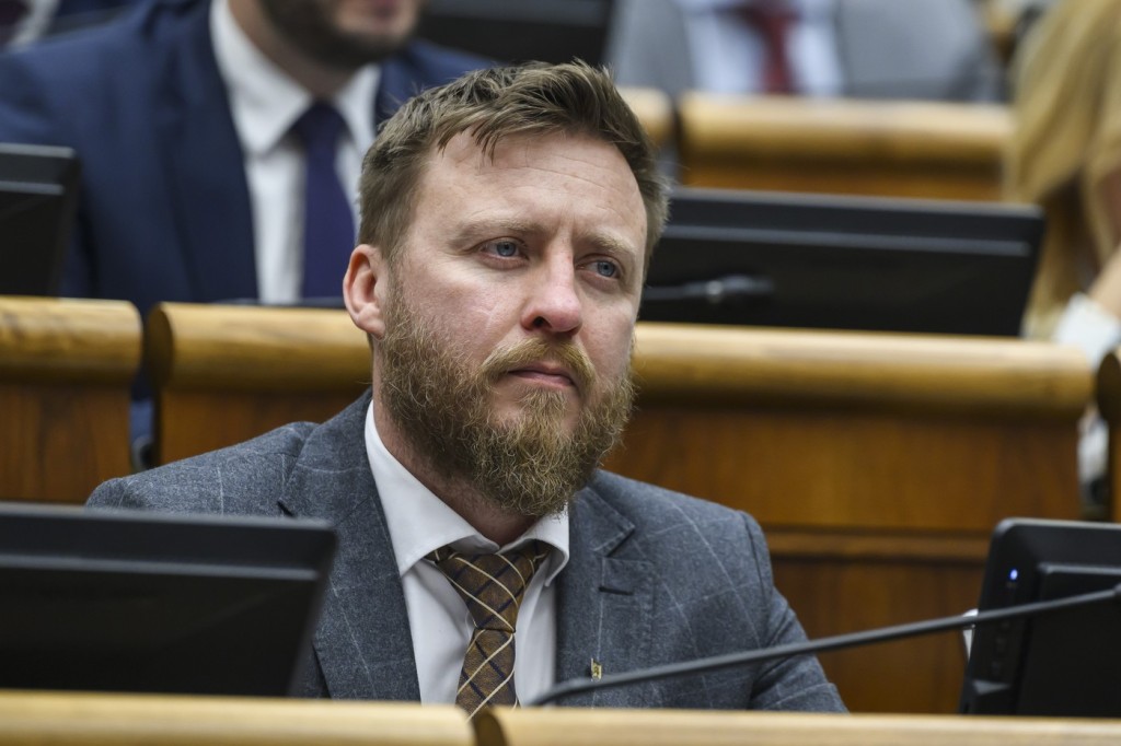 Peter Kotlár s nadšením prezentuje výplody Ruské propagandy. Covid prý měl ověřit, jak snadno jde ovládat lidi