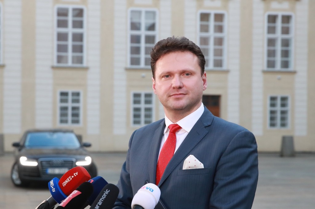 V letech 2014 až 2017 byl Radek Vondráček zastupitel a místostarosta města Kroměříž, od února 2017 členem předsednictva hnutí ANO 2011