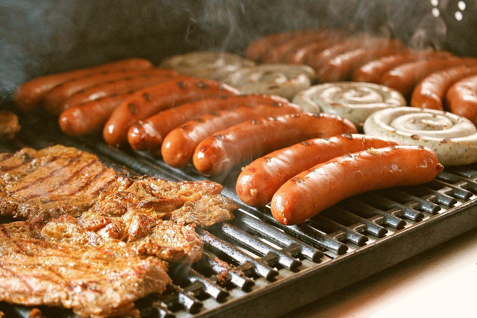 Klobásy musí obsahovat minimálně 80 % masa, jinak si koledujeme o průšvih
