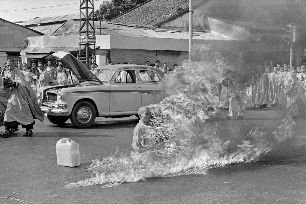 Fotograf Malcolm Brown za tento snímek získal Pulitzerovu cenu