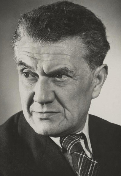 Herec Stanislav Neumann byl členem KSČ. Tato skutečnost naštěstí nemění nic na jeho hereckých kvalitách