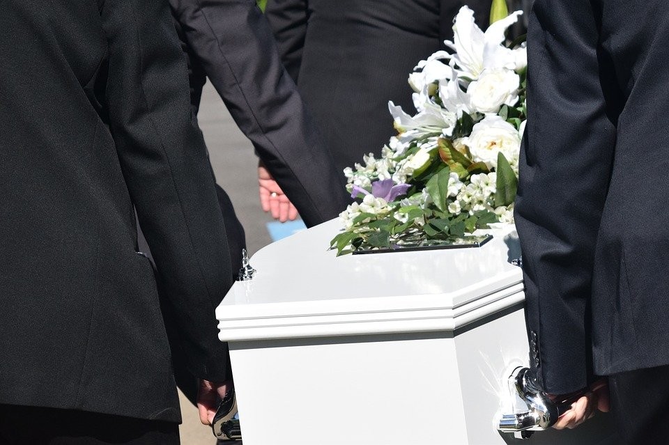 Klasické uložení do hrobu, kremace i mnoho dalších moderních způsobů - to je současnost pohřbívání