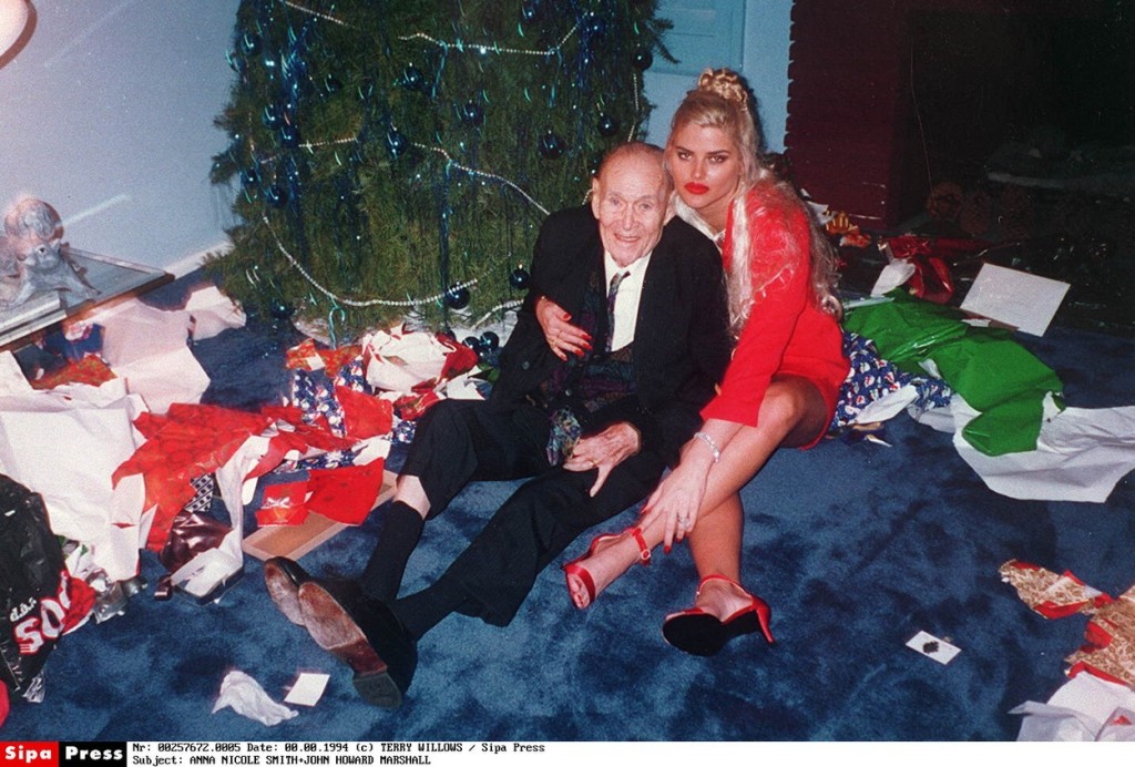 John Marshall a Anna Nicole Smithová na Vánoce roku 1994
