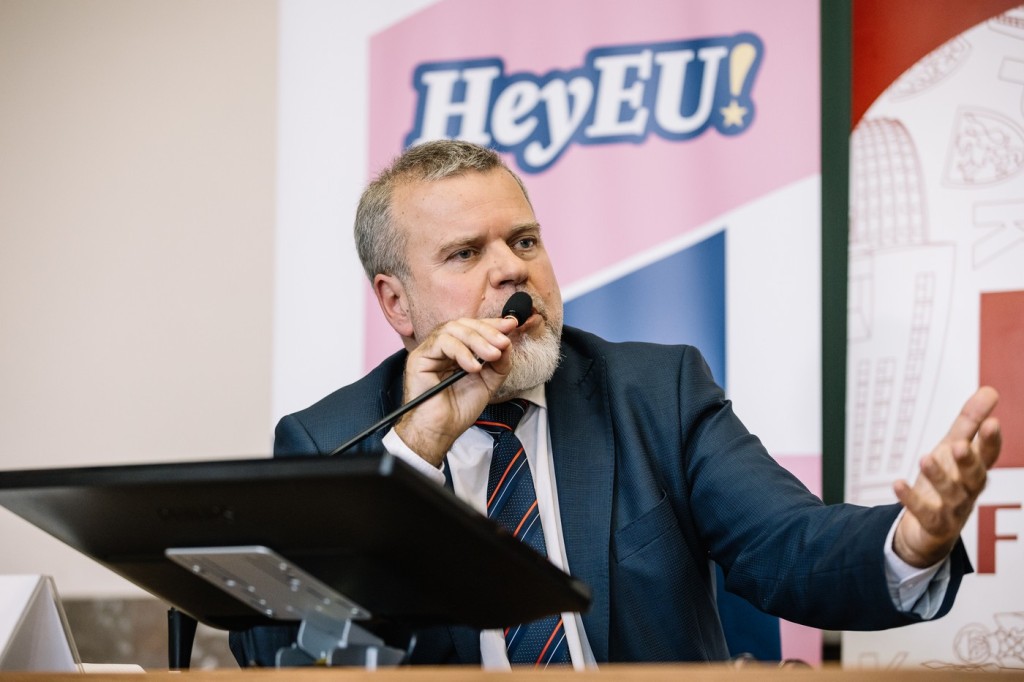 Jan Skalický je typický politický turista. Se stranickou příslušností je schopen otočit i rétoriku