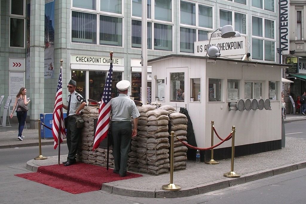 Atrakce Checkpoint Charlie končí